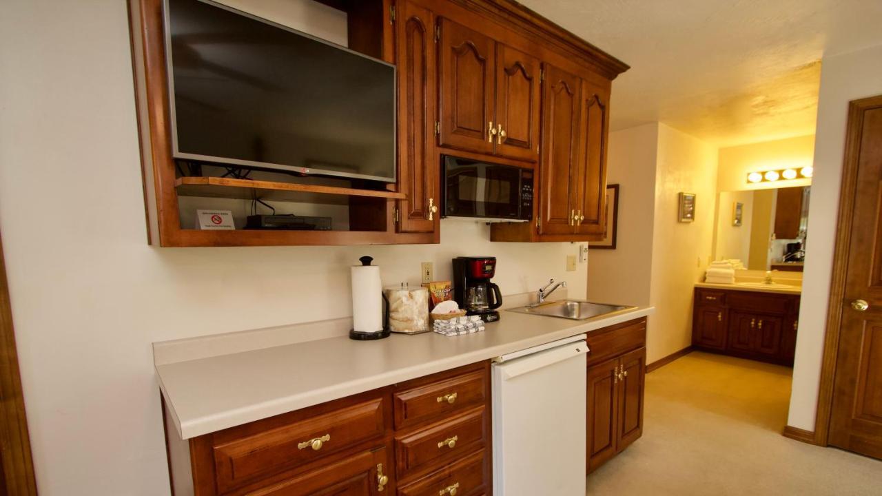Baileys Harbor Yacht Club Resort ภายนอก รูปภาพ