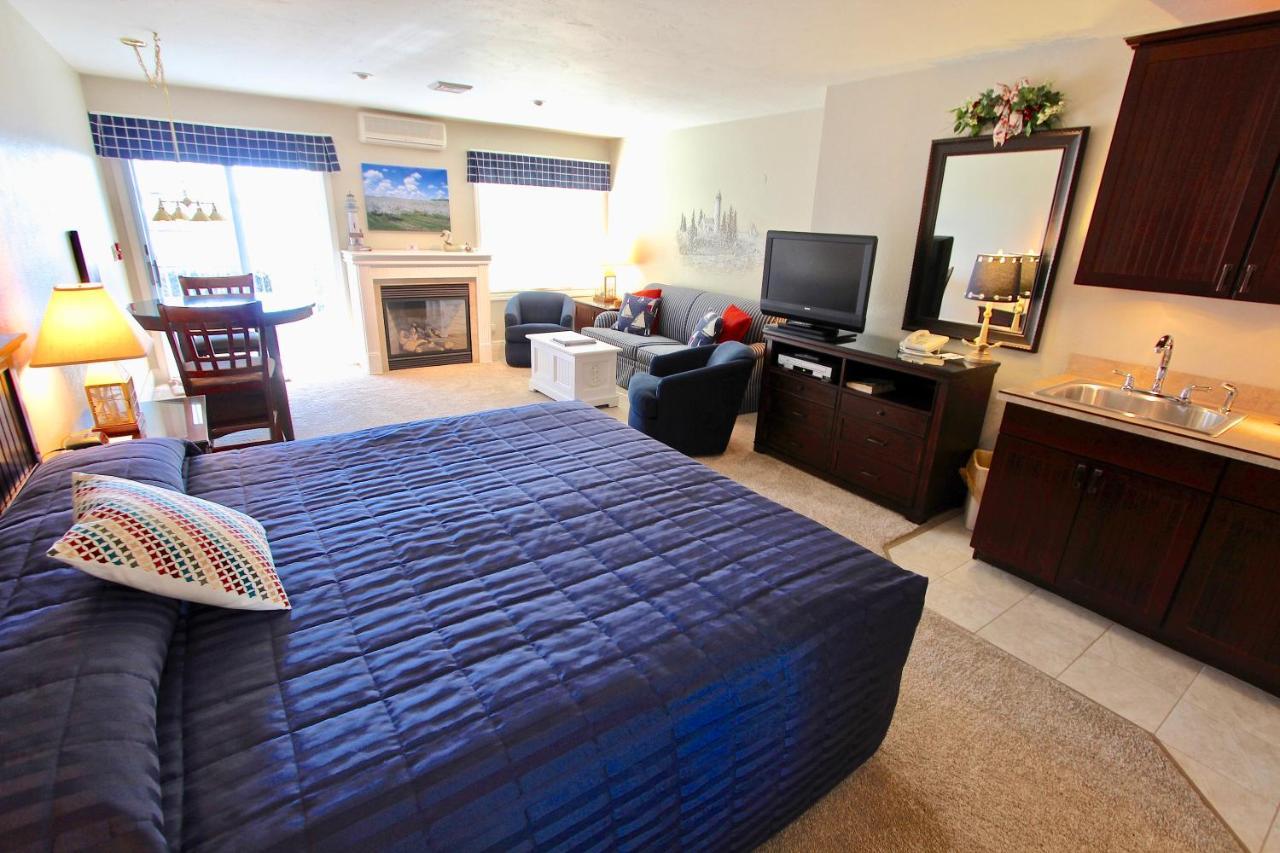 Baileys Harbor Yacht Club Resort ภายนอก รูปภาพ